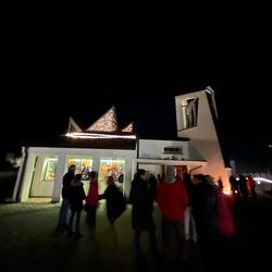 Bunte, hoffnungsbringende Kirche